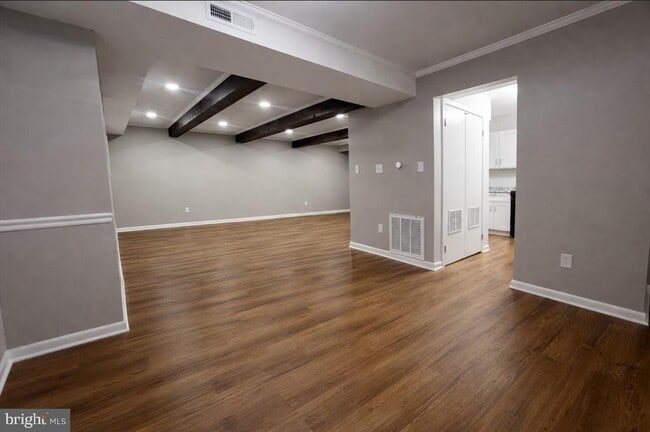 Building Photo - 5 Warren Lodge Ct