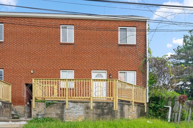 Building Photo - 128 Lynnwood Ave