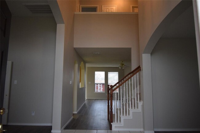 Building Photo - 4028 Pear Ridge Dr