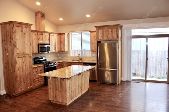 Building Photo - **COMING SOON** Modern 3 BR with open livi...