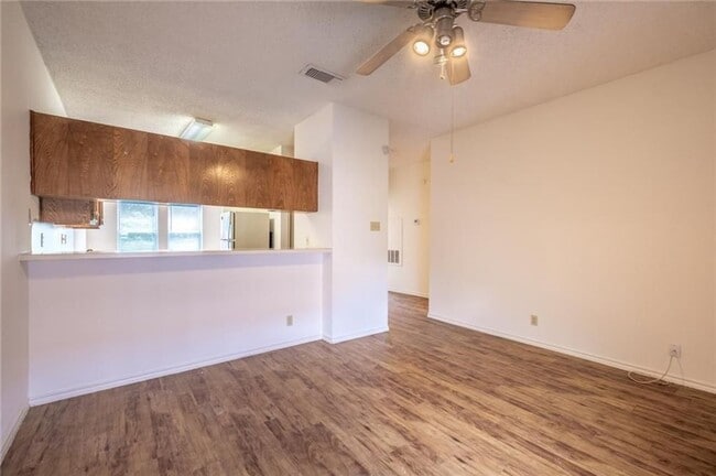 Building Photo - 2414 Longview St