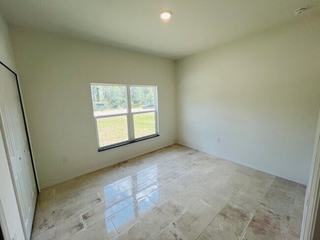 Foto del edificio - Brand new-TWO BED, TWO BATH, ONE CAR GARAGE
