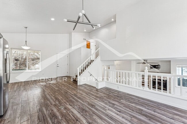 Building Photo - Spacious Home with Fenced Yard and Washer/Dryer