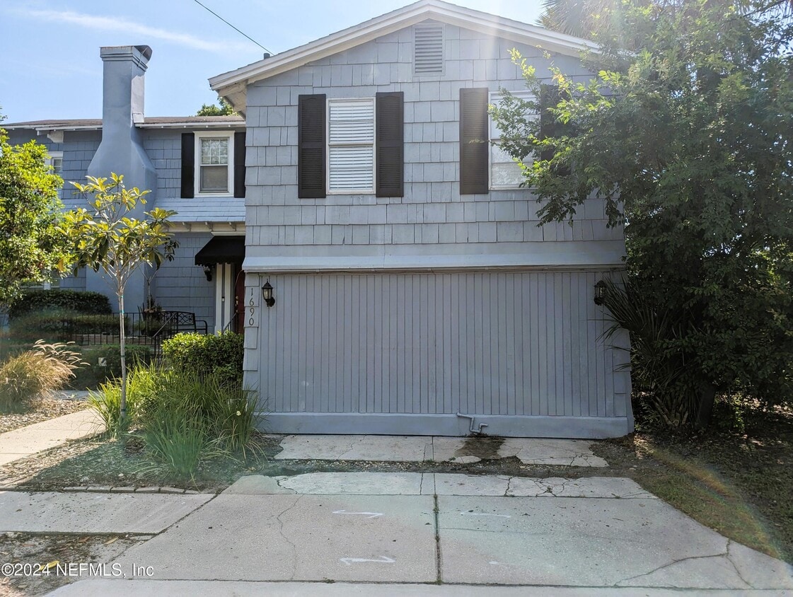 Primary Photo - 1690 River Rd
