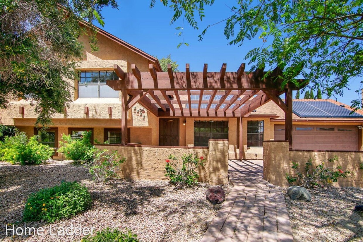 Primary Photo - 4 br, 3 bath House - 1034 E Kristal Way