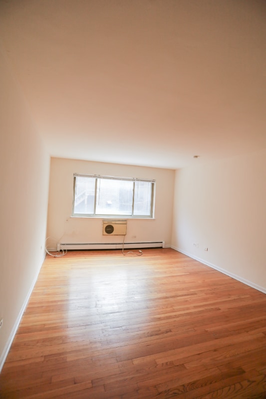 Photo - 1055 W Catalpa Ave Apartment
