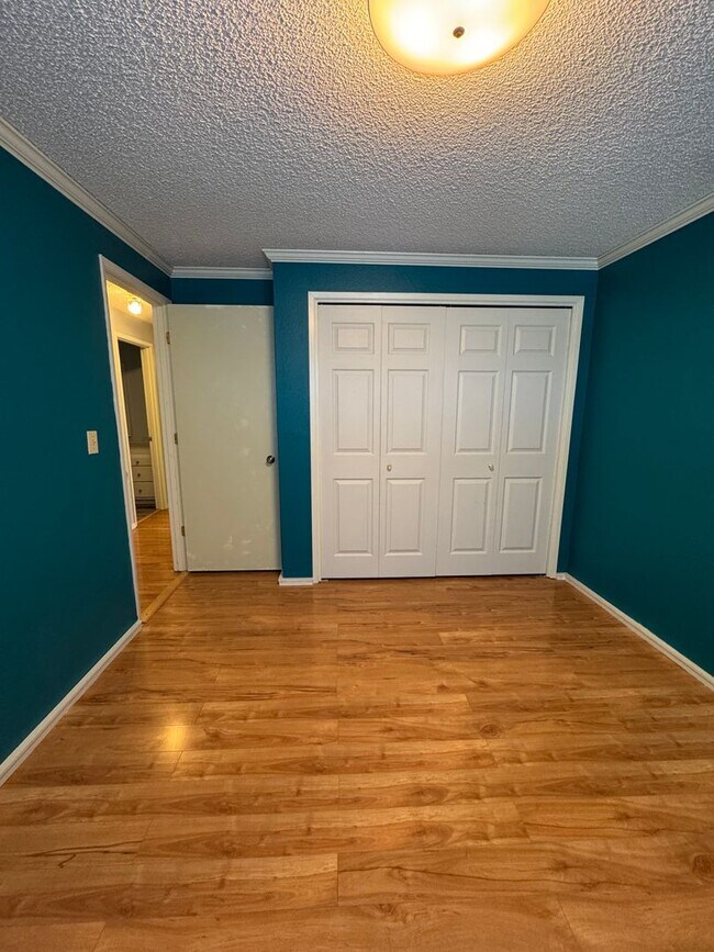 Foto del edificio - 3 bed 2 bath house with 2 car garage in great area!