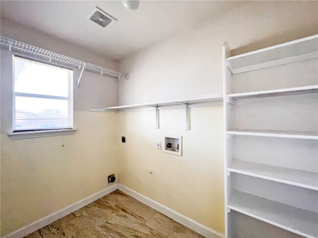 Foto del edificio - 116 Remington Dr