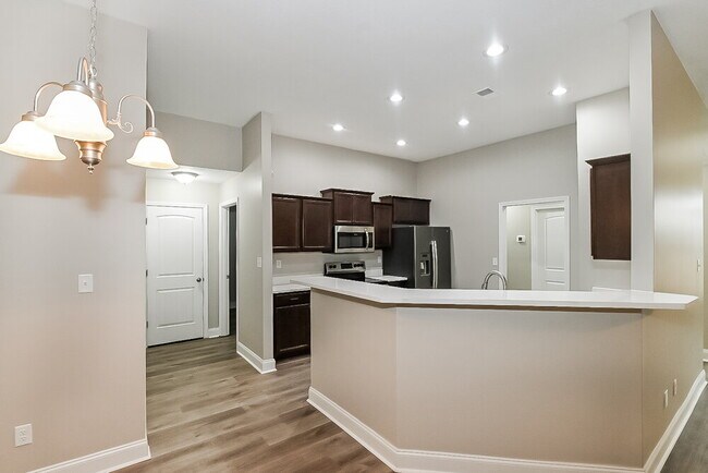 Foto del edificio - 8679 Courtly Cir S