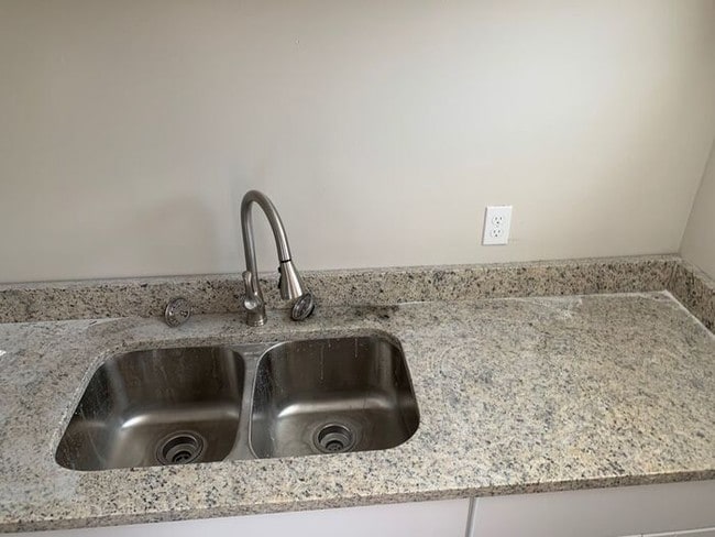 Building Photo - 1029 Caliente Dr