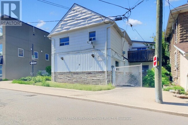 Building Photo - 12 Wesleyan St