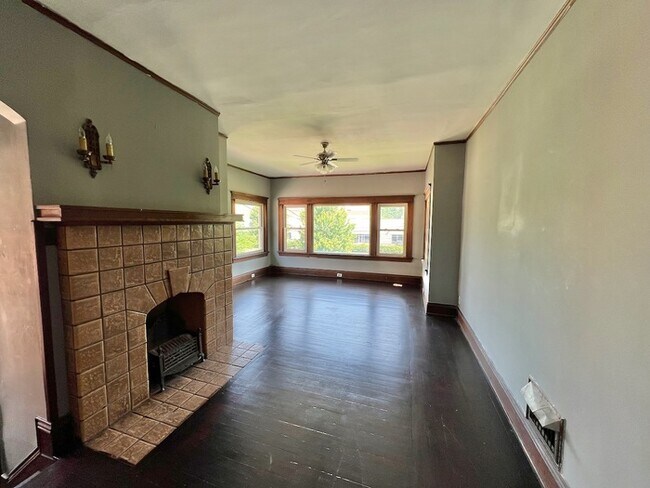 Foto del edificio - Awesome spacious Norwood Aparment in 2 Fam...