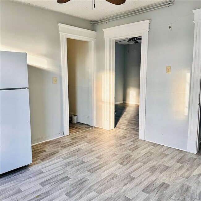 Building Photo - 17 Munson Ave