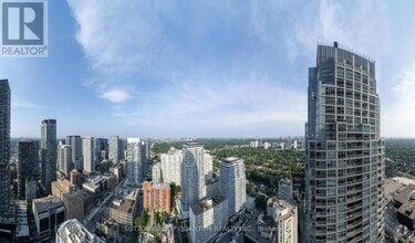 Building Photo - 2221-2221 Yonge St