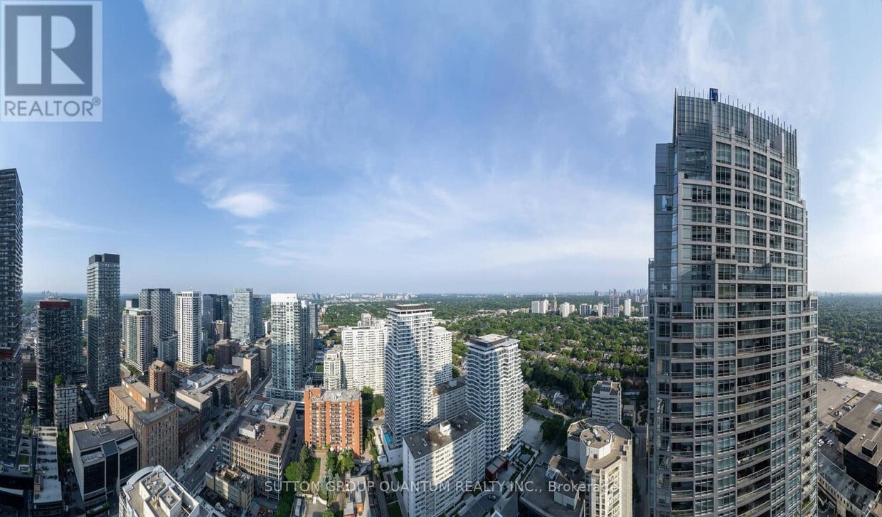 Primary Photo - 2221-2221 Yonge St