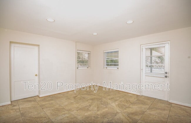 Building Photo - 1514 Hilton Ave