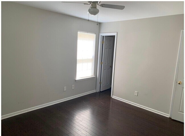 Foto del edificio - 228 Pangle Dr