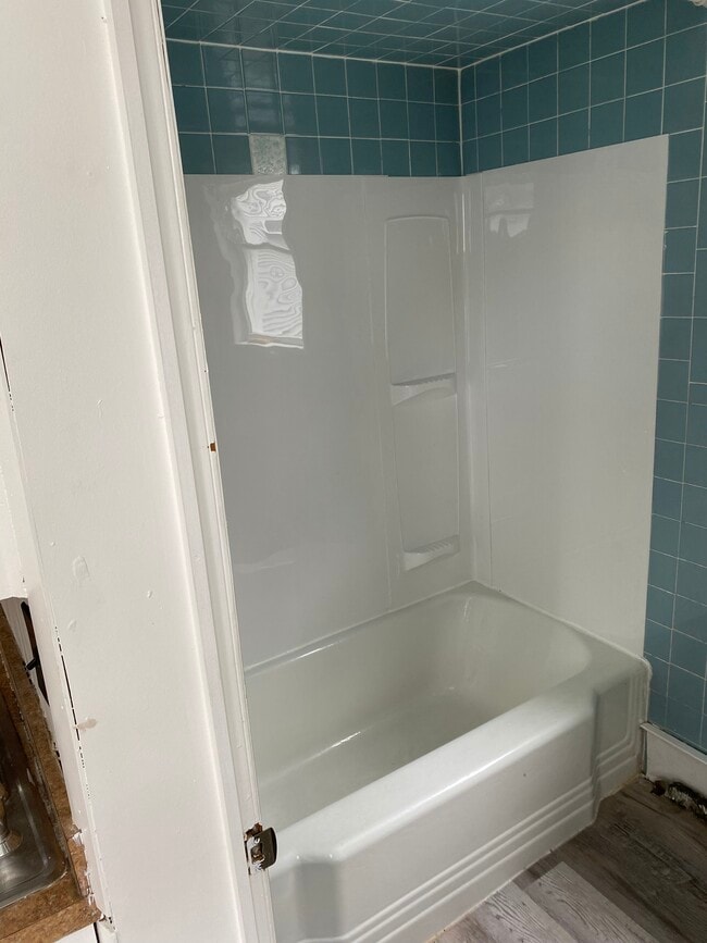 Building Photo - 608 E Elm St