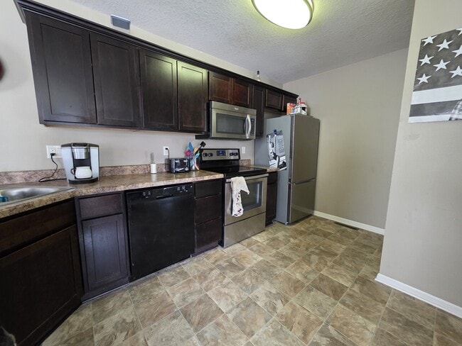 Building Photo - 3801 Marigold Dr