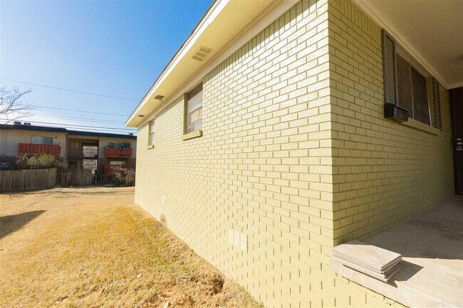 Building Photo - 4415 Lynn Ln