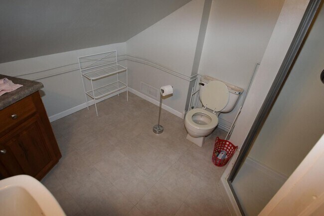 Building Photo - 3 Bed/2 Bath Available August 2024/2025