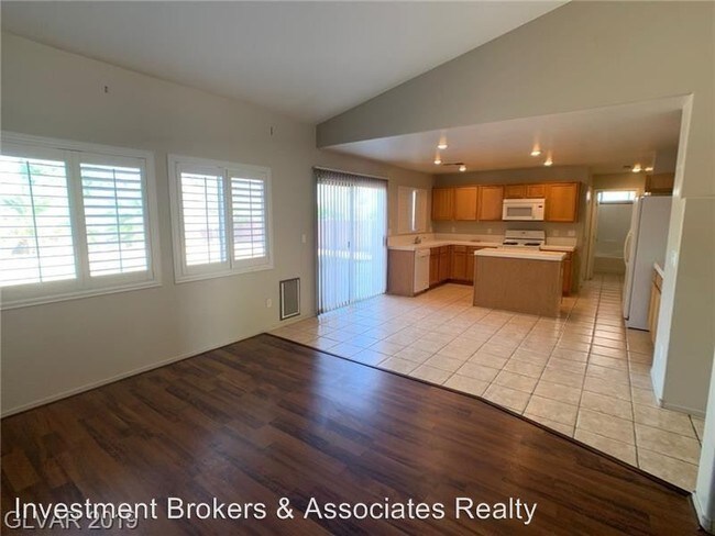 Building Photo - 1058 Las Palmas Entrada Ave