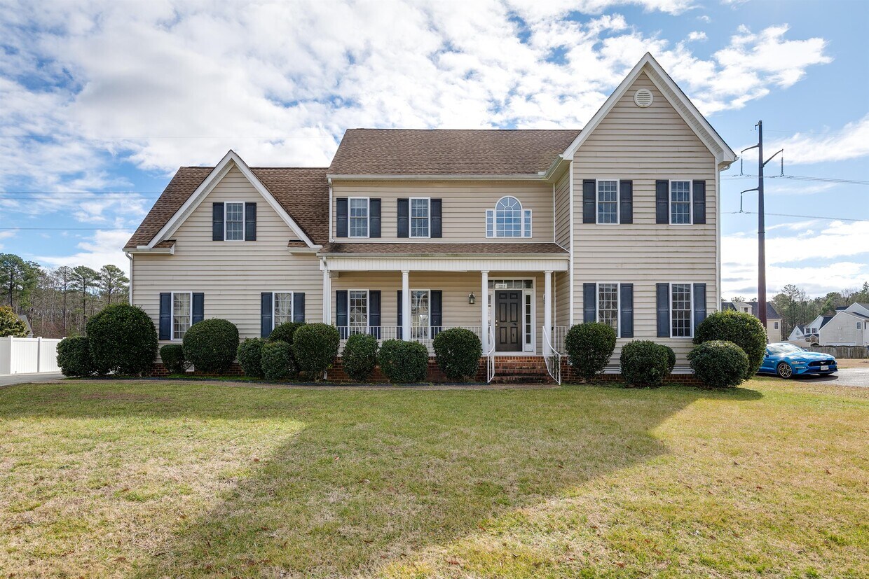 Primary Photo - 801 Greyshire Dr