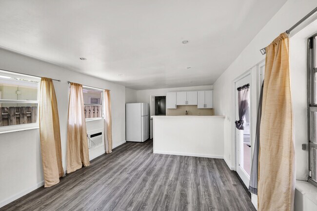 Foto del edificio - 132 E Central Blvd