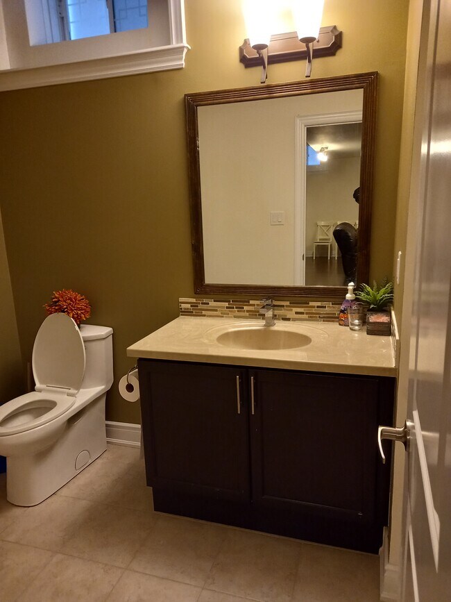Building Photo - 207 Canyon Hill Av