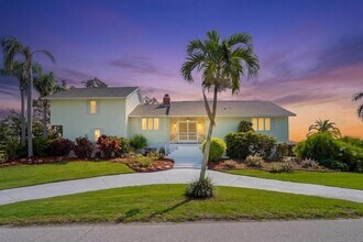 Building Photo - 2407 Palma Sola Blvd