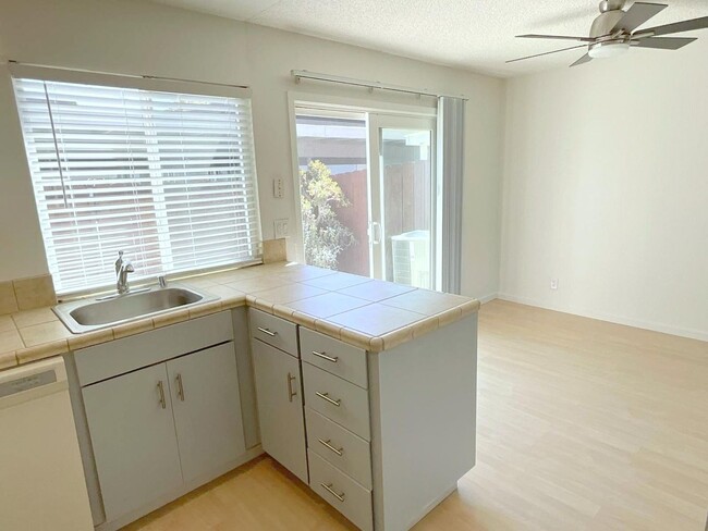 Building Photo - Clean & Shiny Las Positas Gardens Townhome...