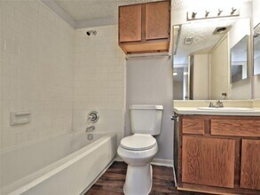 Building Photo - 7111 Brendam Ln