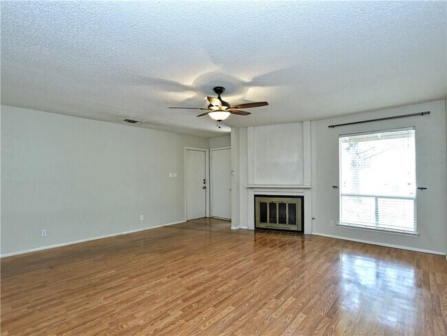 Building Photo - 4601 Gray Fox Dr