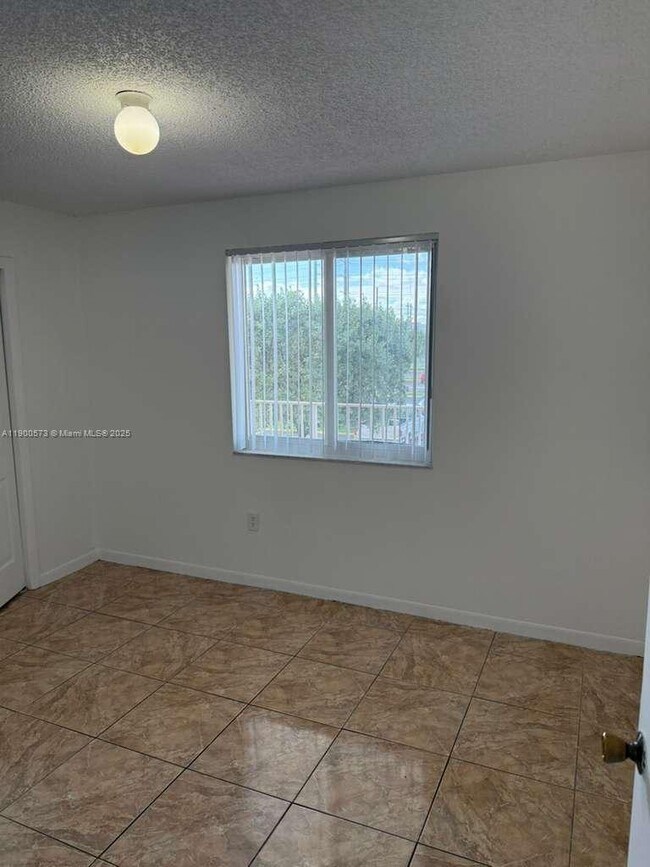 Foto del edificio - 7000 NW 186th St