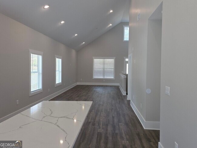 Building Photo - 147 Dripping Rock Trl