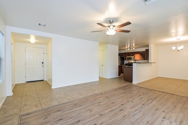 Building Photo - 933 W Calle Arroyo Norte