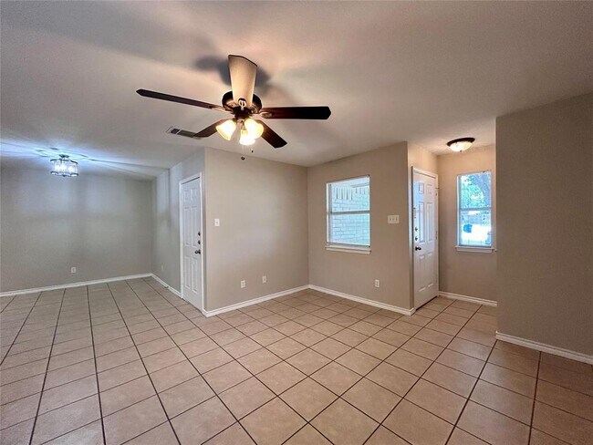 Building Photo - 3007 Kestrel Dr