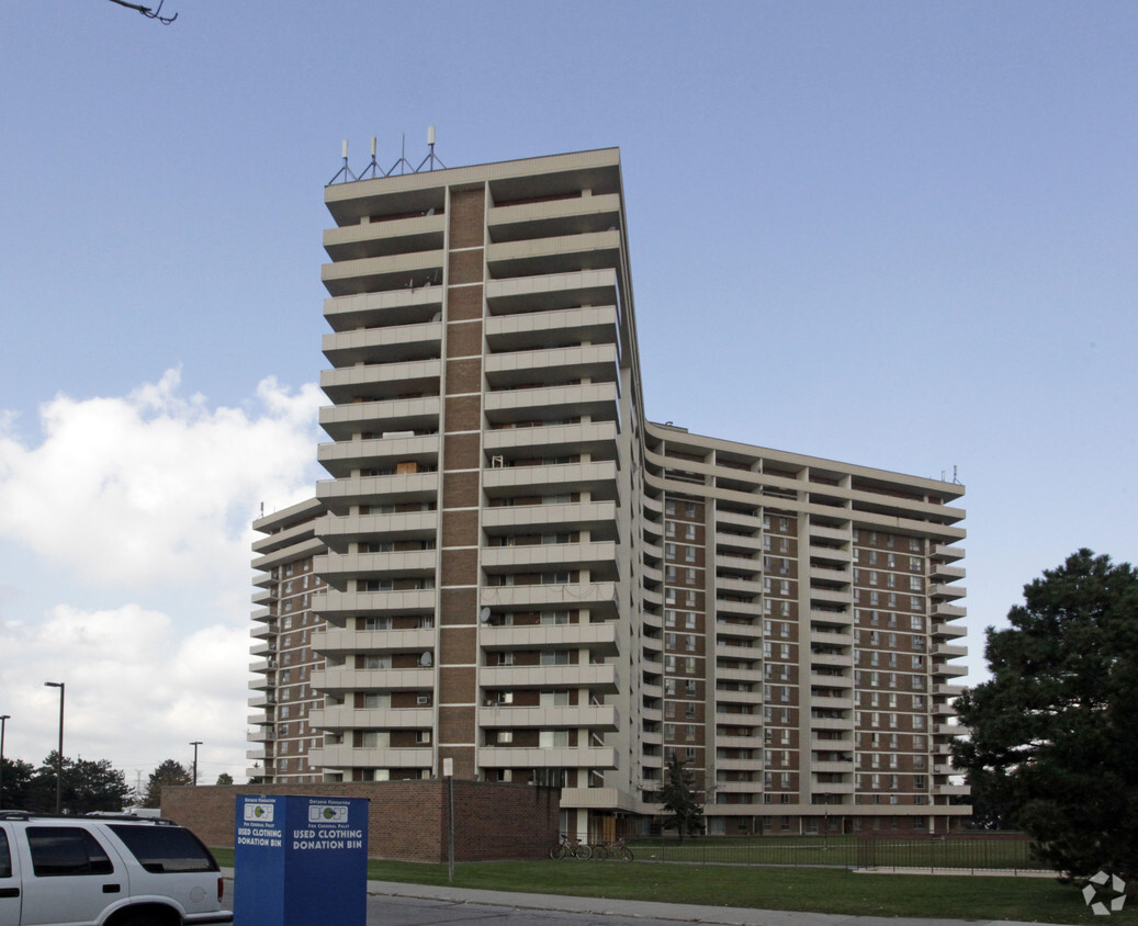 Building Photo - 4001 Steeles Ave W