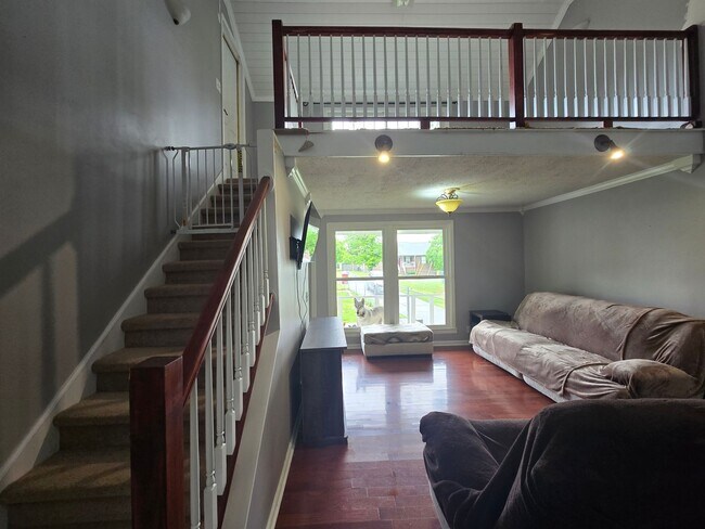 Building Photo - Country Charm Meets City Convenience – You...
