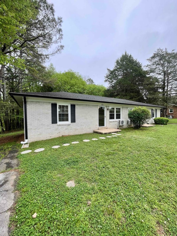 Building Photo - 121 Glenn Springs Rd