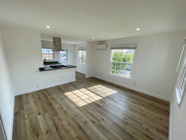 Building Photo - 6007 W 85th Plz