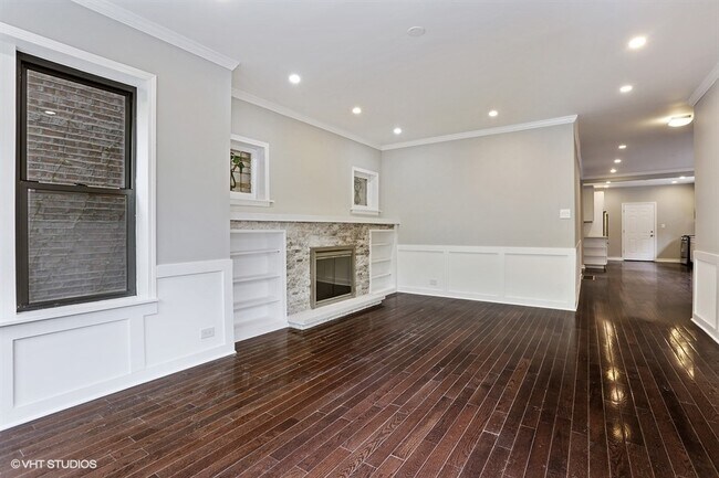 Building Photo - 1731 W North Shore Ave