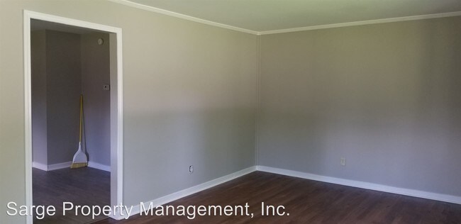 Building Photo - 111-111 W Pinewood Dr