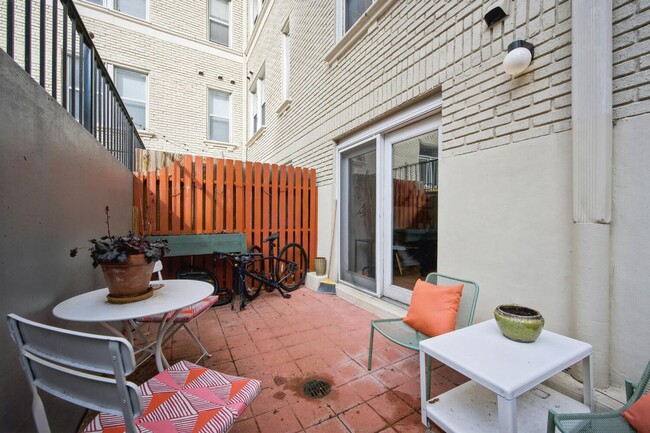 Building Photo - Location, Location, Location! - 1BR/1BA in Dupont!