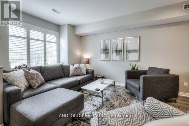 Building Photo - 208 Niagara St