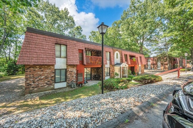 Building Photo - 31 Woodsedge Dr