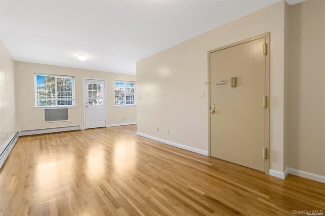 Building Photo - 65-45 110th St