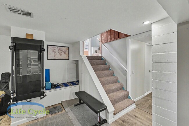 Foto del edificio - 2052 Collingwood Ave SW