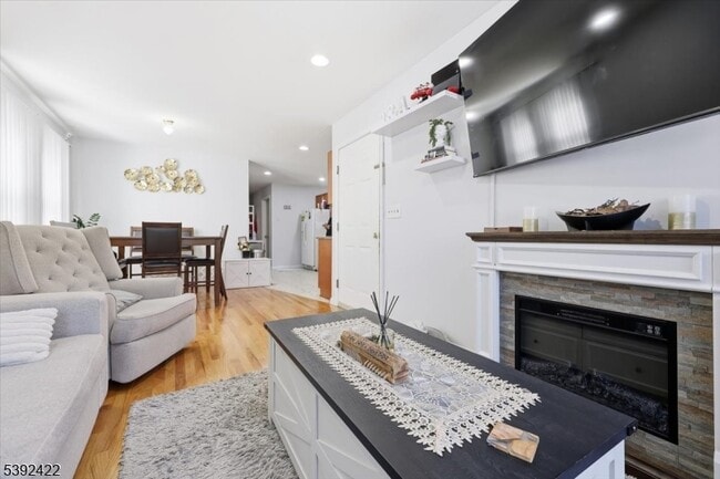 Building Photo - 245 Burgess Pl