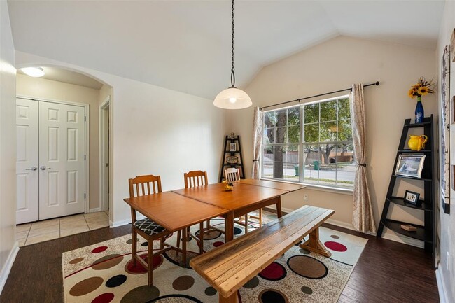 Foto del edificio - 601 Pebblestone Walk Dr